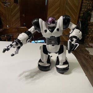 Vintage 2004 WowWee Robosapien – One Owner, Original Remote